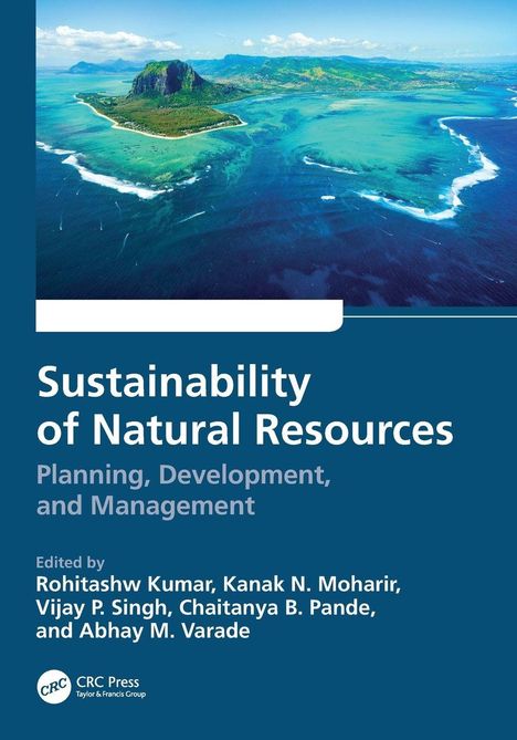 „Sustainability of Natural Resources: Planning, Development, and Management“ über Küstenlandschaft mit Bergen und Meer.
