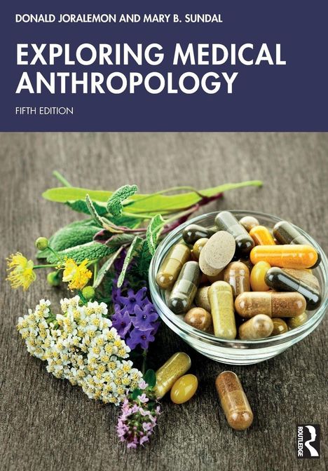 "Exploring Medical Anthropology, Fifth Edition" von Donald Joralemon & Mary B. Sundal. Kräuter und Kapseln in einer Schale.
