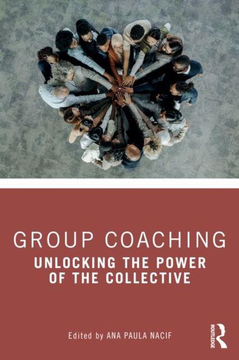 "Group Coaching: Unlocking the Power of the Collective" ist der Titel. Mehrere Hände bilden einen nach innen gerichteten Kreis.