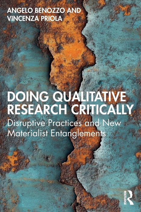 "DOING QUALITATIVE RESEARCH CRITICALLY: Disruptive Practices and New Materialist Entanglements" auf rostig-blauem Hintergrund.