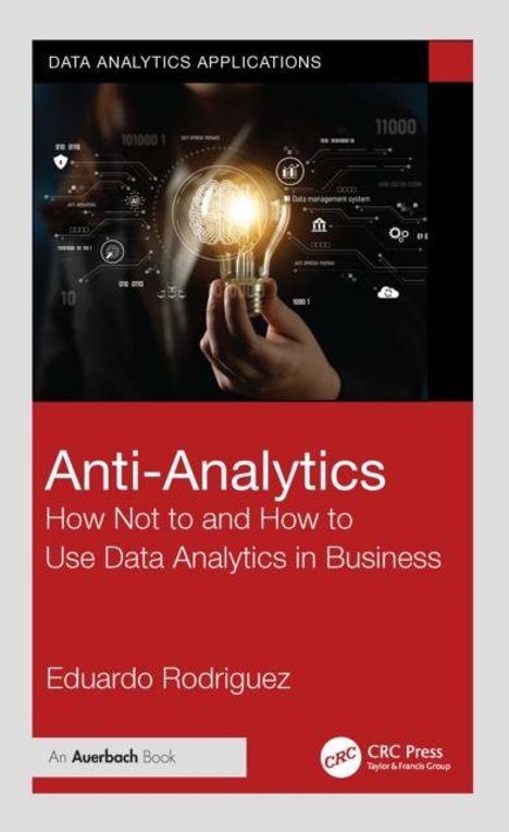 "Anti-Analytics: How Not to and How to Use Data Analytics in Business" von Eduardo Rodriguez. Eine Hand hält eine Glühbirne.