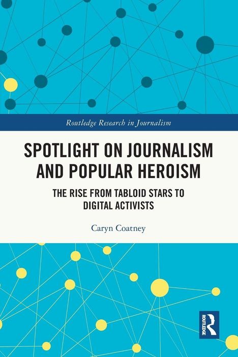 „SPOTLIGHT ON JOURNALISM AND POPULAR HEROISM“, Caryn Coatney. Blaues Design mit gelben und dunkelblauen Punkten.
