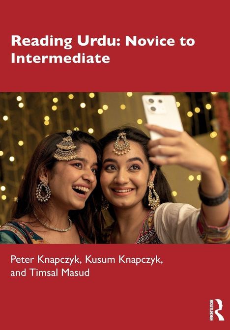Titel: "Reading Urdu: Novice to Intermediate". Zwei Frauen machen ein Selfie, festlich gekleidet mit Schmuck.