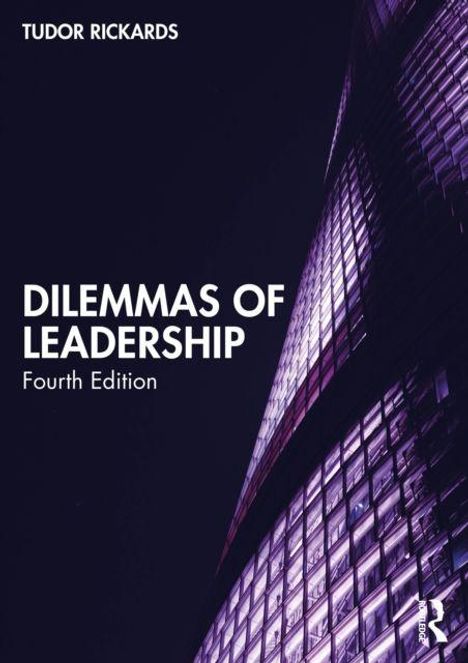 „Dilemmas of Leadership, Fourth Edition“. Skyline eines Hochhauses bei Nacht, vorwiegend in Lila und Schwarz.