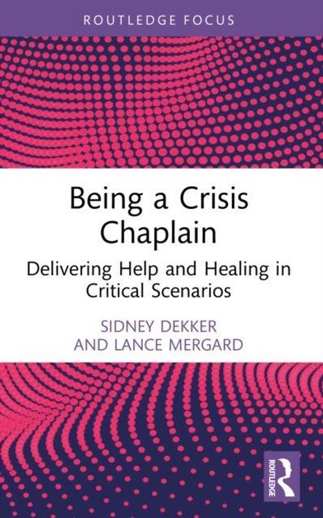 „Being a Crisis Chaplain: Delivering Help and Healing in Critical Scenarios“ von Sidney Dekker und Lance Mergard. Oben „ROUTLEDGE FOCUS“. Unten ein stilisiertes Muster aus pinken Punkten auf violettem Hintergrund.