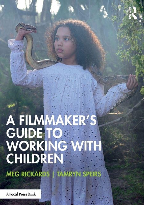 „A Filmmaker's Guide to Working with Children“ von Meg Rickards und Tamryn Speirs. Ein Kind hält eine Schlange.