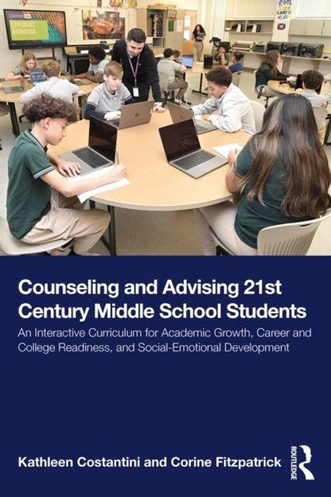 "Counseling and Advising 21st Century Middle School Students" Text auf blauem Cover. Schüler und Lehrer arbeiten an Laptops.