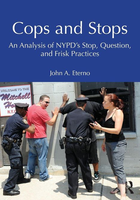 "Cops and Stops: An Analysis of NYPD’s Stop, Question, and Frisk Practices" von John A. Eterno. Zwei Polizisten durchsuchen Männer.