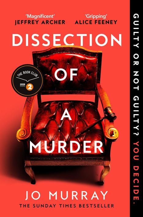 "Dissection of a Murder" steht auf einem roten Hintergrund. In der Mitte ein alter, lederner Sessel mit einem Richterhammer.