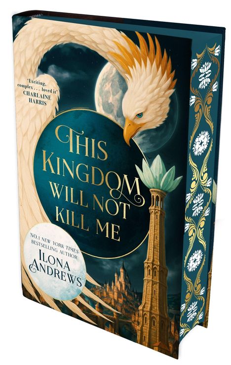 „This Kingdom Will Not Kill Me“ in goldener Schrift; majestätischer Vogel, Turm, Stadtlandschaft im Hintergrund.
