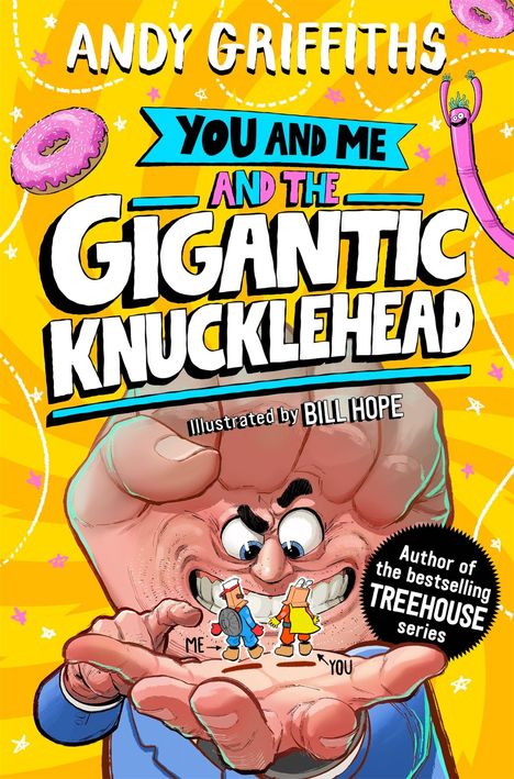 Buchtitel: "You and Me and the Gigantic Knucklehead" von Andy Griffiths, illustriert von Bill Hope. Cartoonhafte, bunte Grafik.