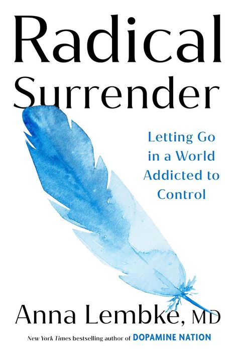 "Radical Surrender. Letting Go in a World Addicted to Control. Anna Lembke, MD." Eine blaue Feder im Hintergrund.