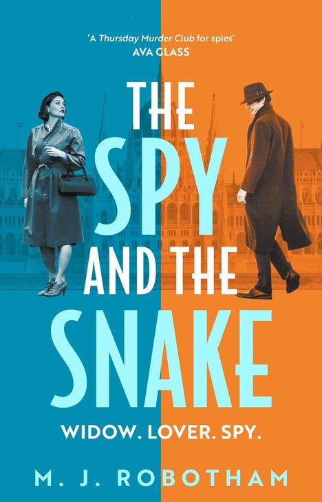 Text: "The Spy and the Snake - Widow. Lover. Spy." Zwei Personen, eine Frau links, ein Mann rechts, vor zweifarbigem Hintergrund.