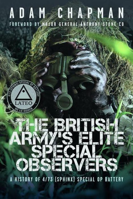 "The British Army's Elite Special Observers" A history of 4/73 (Sphinx) Special OP Battery. Person mit Fernglas im Tarnanzug.