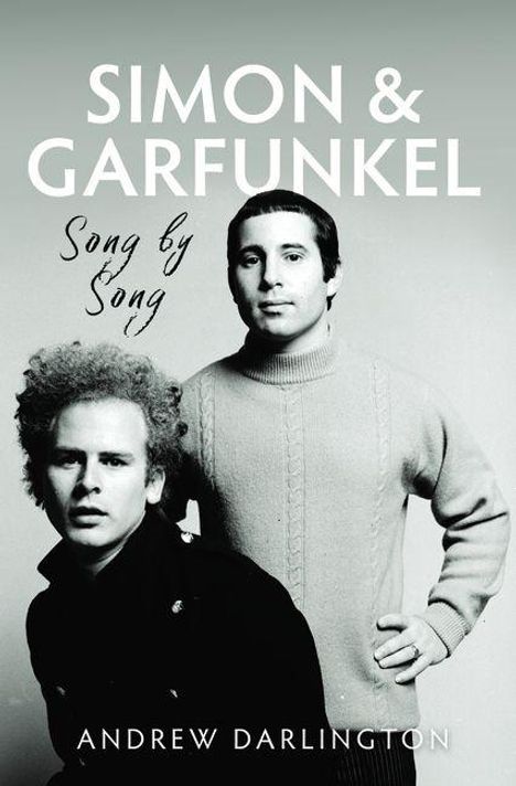 „SIMON & GARFUNKEL, Song by Song, Andrew Darlington.“ Schwarz-weiß Aufnahme von zwei Männern, einer mit lockigem Haar.