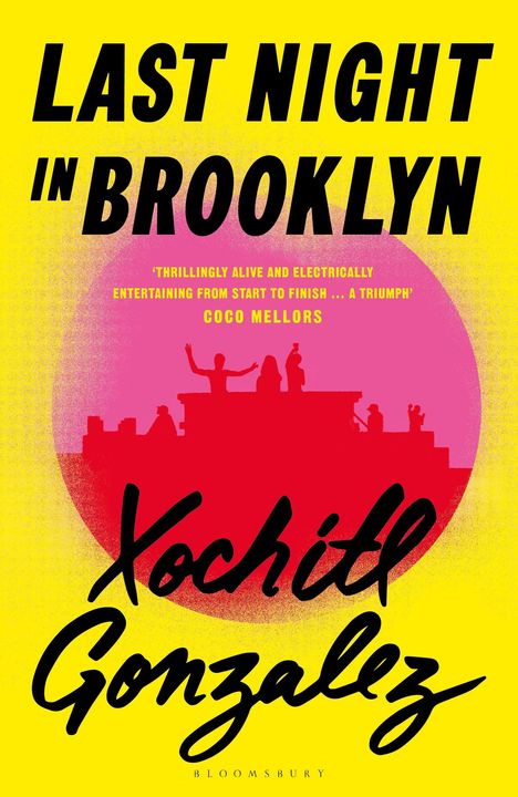 "LAST NIGHT IN BROOKLYN", gelbe und rote Farben, Skyline mit Silhouetten von Menschen, stilvolle Schriftzüge.