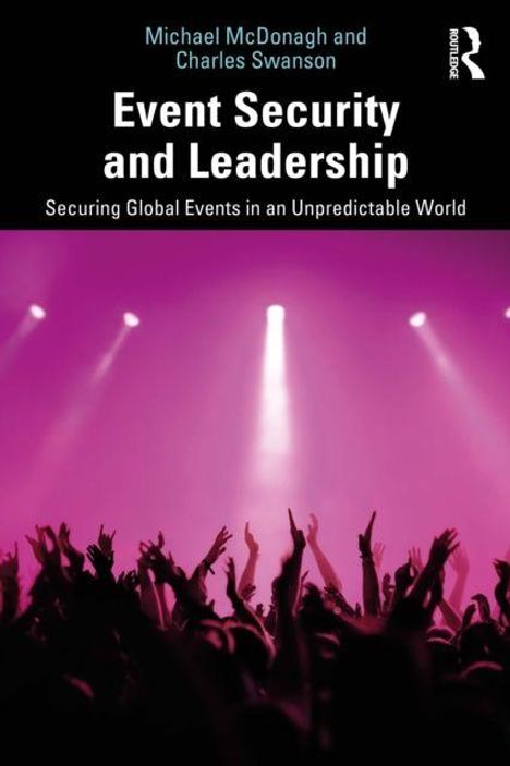 Event Security and Leadership; securing global events in an unpredictable world. Menschenmenge vor lila Scheinwerferlicht.