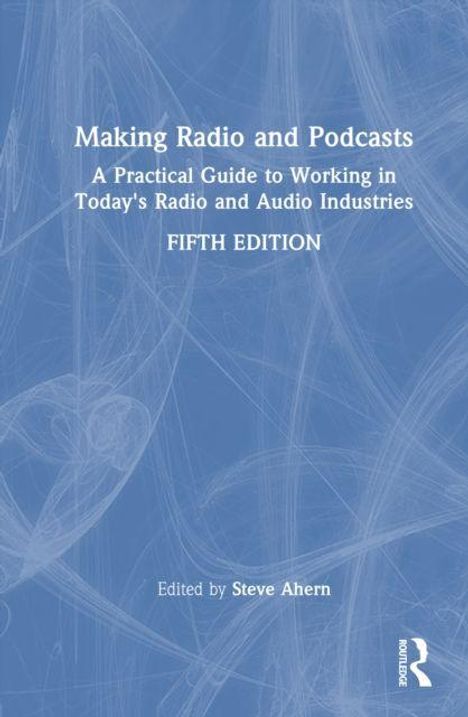 "Making Radio and Podcasts, Fifth Edition, von Steve Ahern. Blauer Hintergrund mit abstrakten Linien, Routledge-Logo."