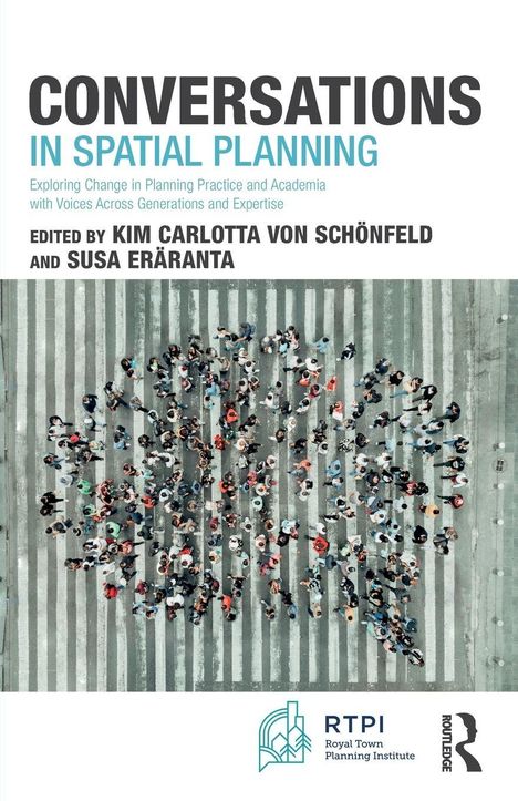 "Conversations in Spatial Planning" in großen Buchstaben, darunter "edited by Kim Carlotta von Schönfeld and Susa Eräranta". Oben Ansicht eines Zebrastreifens mit vielen Menschen. Unten links Logo des RTPI.