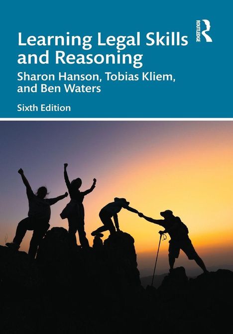 "Learning Legal Skills and Reasoning" von Sharon Hanson, Tobias Kliem, und Ben Waters, sechste Ausgabe. Silhouette von Menschen beim Sonnenuntergang auf einem Berggipfel.