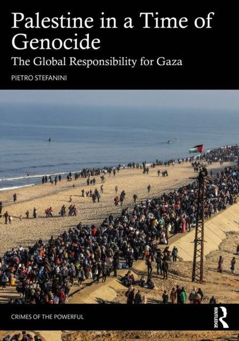 Buchtitel: "Palestine in a Time of Genocide". Menschenmenge am Strand, Flaggen werden getragen.