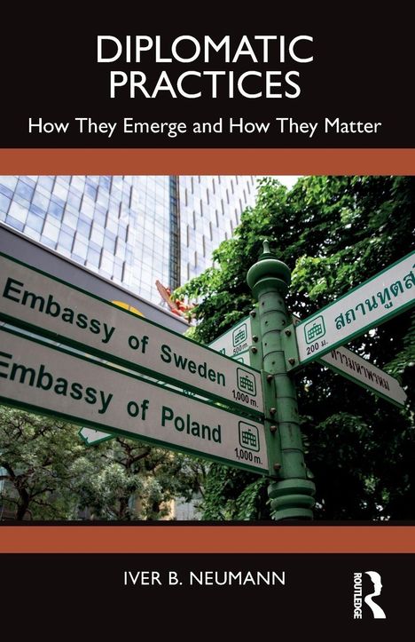 „Diplomatic Practices: How They Emerge and How They Matter“ von Iver B. Neumann. Schilder zeigen Botschaften.
