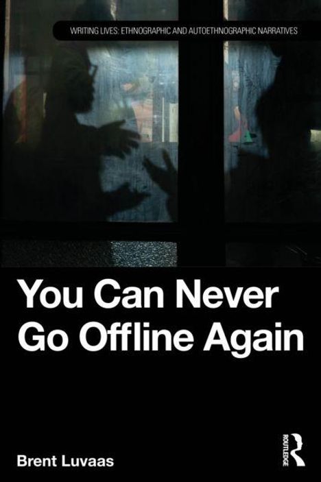 "You Can Never Go Offline Again" steht in weißer Schrift über einem dunklen, verschwommenen Hintergrund mit Silhouetten.