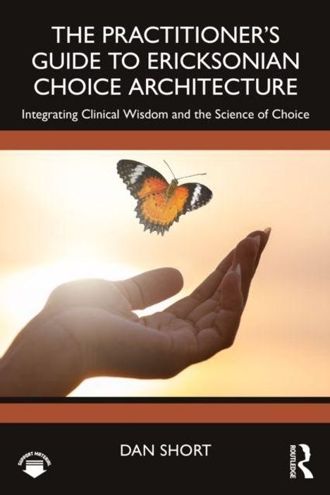 „The Practitioner's Guide to Ericksonian Choice Architecture“. Eine Hand hält einen Schmetterling. Autor: Dan Short.