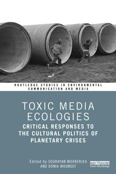 „Toxic Media Ecologies“: Kritische Antworten auf kulturelle Politik der planetaren Krisen. Vier Menschen in Betonröhren.