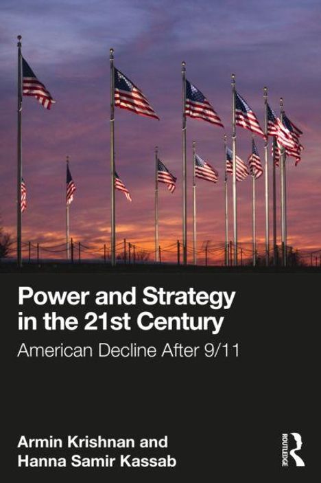 "Power and Strategy in the 21st Century: American Decline After 9/11" von Armin Krishnan und Hanna Samir Kassab. Zeigt wehende US-Flaggen vor einem Abendhimmel.