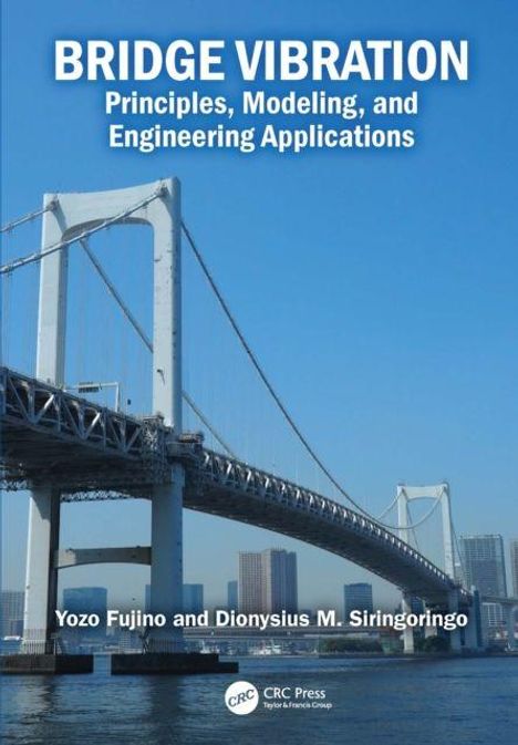 "BRIDGE VIBRATION" zeigt eine große weiße Hängebrücke vor einem blauen Himmel und Stadtgebäuden im Hintergrund.