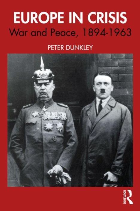 „EUROPE IN CRISIS: War and Peace, 1894-1963“ von Peter Dunkley. Historische Fotografie von zwei Männern in Uniform und Anzug.