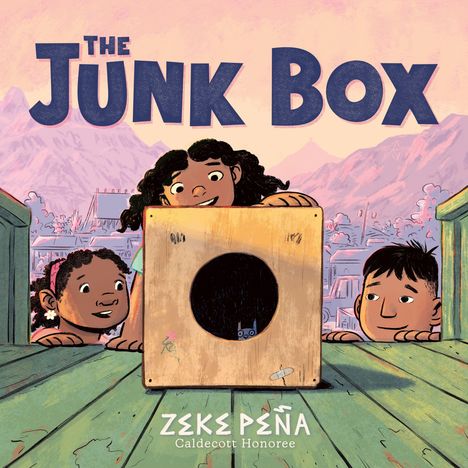 „The Junk Box“ in dicken, blauen Buchstaben. Drei Kinder schauen neugierig in eine Holzkiste mit einem Loch.