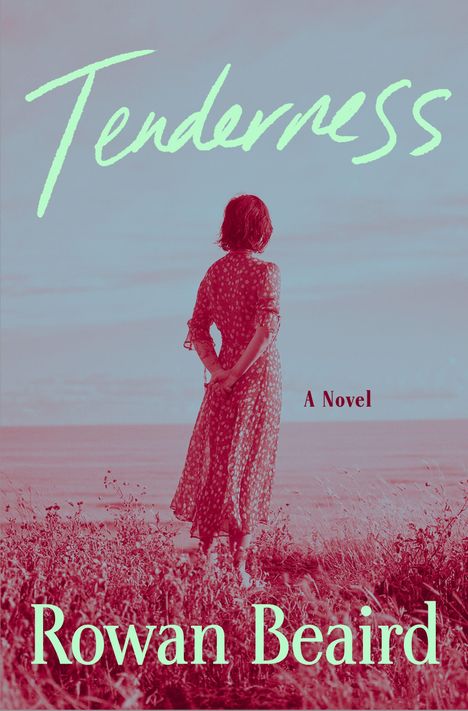 „Tenderness“ und „Rowan Beaird“ in Großschrift, eine Person in einem Kleid blickt aufs Meer.