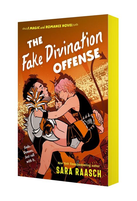 Titel: "The Fake Divination Offense" von Sara Raasch. Illustration zeigt ein Paar vor einer jubelnden Menge in einem Stadion.