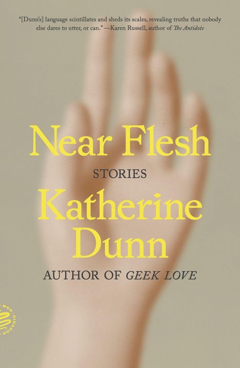 „Near Flesh“ und „Katherine Dunn“ in gelber Schrift, Hintergrund zeigt eine verschwommene menschliche Hand.