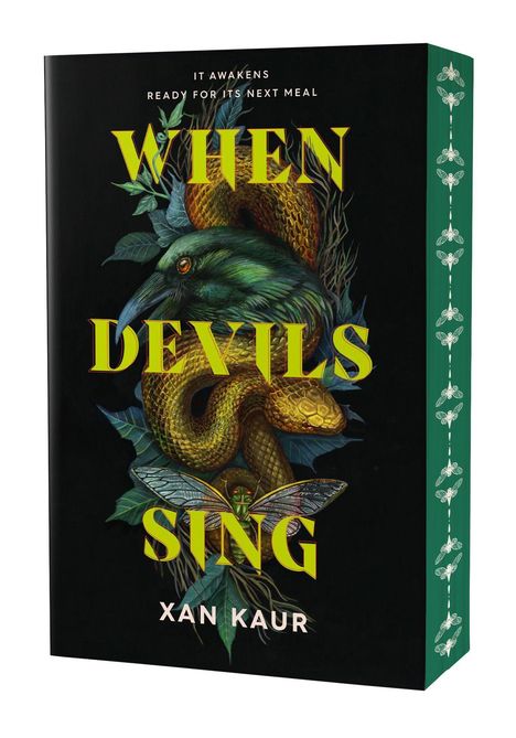 „IT AWAKENS READY FOR ITS NEXT MEAL. WHEN DEVILS SING. XAN KAUR.“ Ein Vogel, eine Schlange und ein Falter in einem Design.