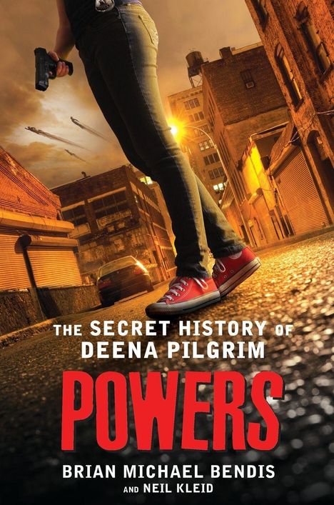 "The Secret History of Deena Pilgrim: POWERS" steht in kräftiger Schrift. Eine Person in roten Schuhen hält eine Pistole in einer beleuchteten Gasse.