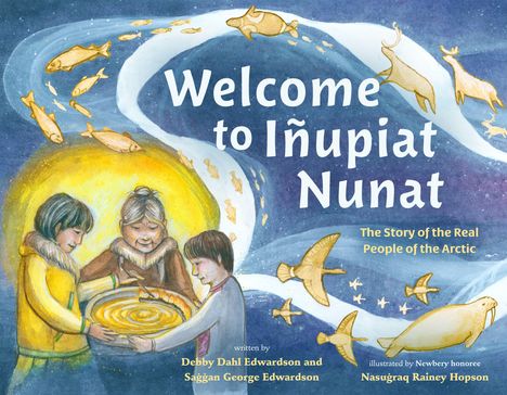 „Welcome to Iñupiat Nunat. The Story of the Real People of the Arctic.” Illustrierte Szene mit Fischen um drei Menschen.