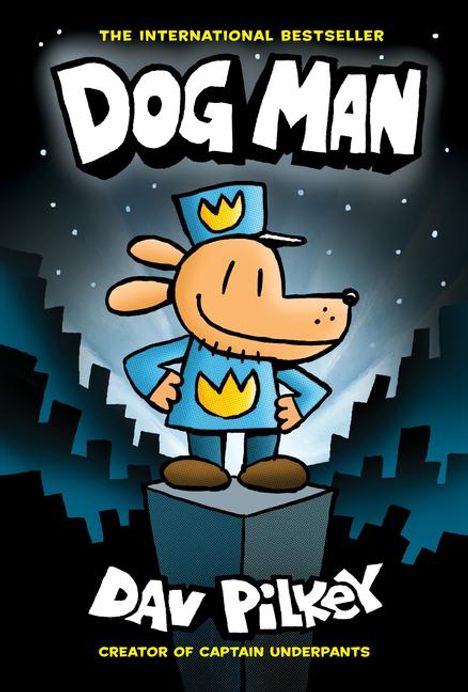 „DOG MAN“, „Dav Pilkey“, „THE INTERNATIONAL BESTSELLER“. Illustration eines Hundemanns in Uniform auf einem Podest.