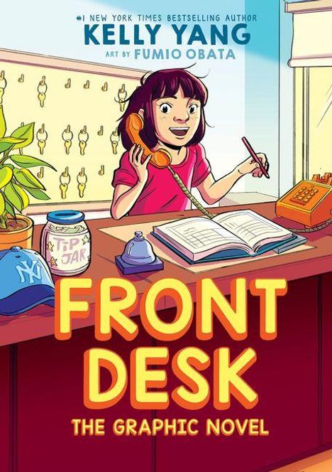 "Front Desk: The Graphic Novel" von Kelly Yang, Art von Fumio Obata. Ein Mädchen telefoniert an einem Empfangstisch.