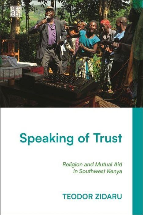 „Speaking of Trust: Religion and Mutual Aid in Southwest Kenya“ von Teodor Zidaru. Eine Gruppe von Menschen bei einer Versammlung.