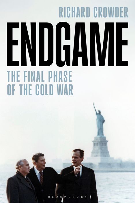 Text: "Richard Crowder, Endgame: The Final Phase of the Cold War." Drei Männer vor der Freiheitsstatue am Wasser.
