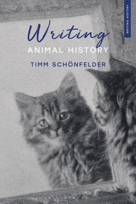 Text: "Writing Animal History" von Timm Schönfelder. Schwarz-weiße Illustration mit zwei Kätzchen im Vordergrund.