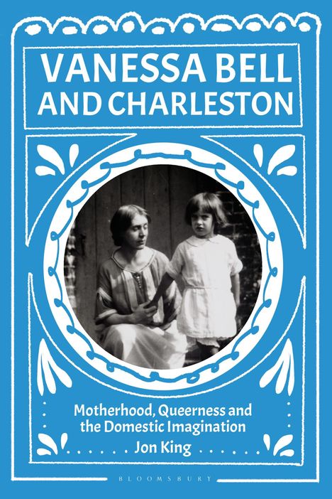 "Vanessa Bell and Charleston" und "Motherhood, Queerness and the Domestic Imagination, Jon King." Schwarzweißfoto: Frau mit Kind.
