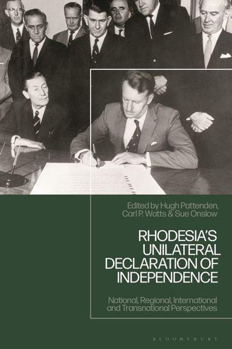 Text: "RHODESIA'S UNILATERAL DECLARATION OF INDEPENDENCE", "Edited by Hugh Pattenden, Carl P. Watts & Sue Onslow". Schwarz-Weiß-Foto von Männern in Anzügen.