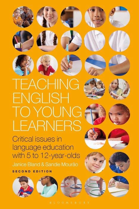 „Teaching English to Young Learners" steht in weißem Text auf orangem Hintergrund, umgeben von Fotos spielender und lernender Kinder.