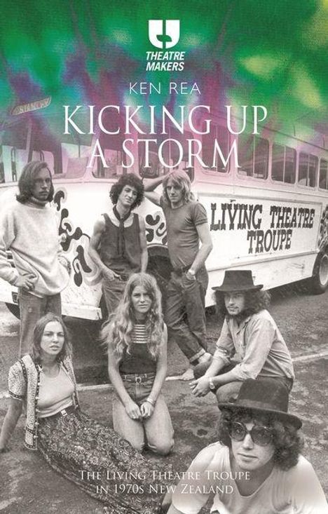Theatre Makers. Ken Rea. Kicking Up A Storm. Sechs Menschen vor einem Bus mit "Living Theatre Troupe" in Neuseeland.
