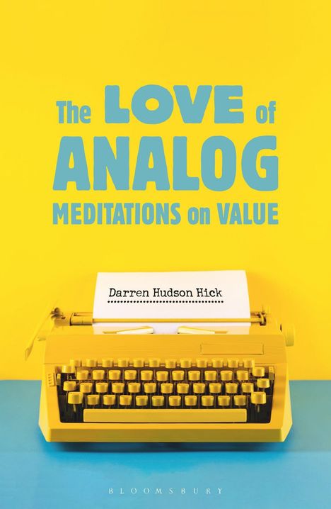 „The LOVE of ANALOG MEDITATIONS on VALUE“. Gelbe Schreibmaschine vor gelbem Hintergrund.