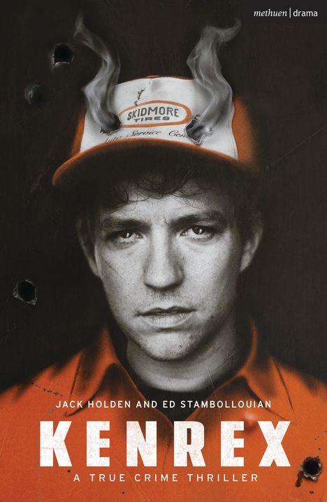 Jack Holden und Ed Stambollouian, Ken Rex, ein True Crime Thriller. Ein ernst blickender Mann mit Mütze und Rauch.